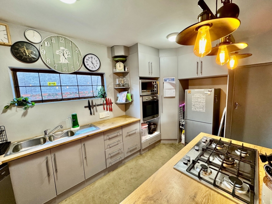 3 Bedroom Property for Sale in Mooivallei Park North West
